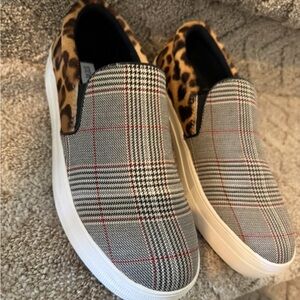 Stylish Plaid Slip-On Sneakers